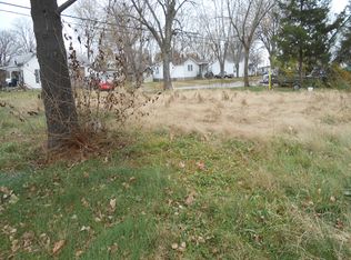 300 S Heard Ave, Mc Leansboro, IL 62859