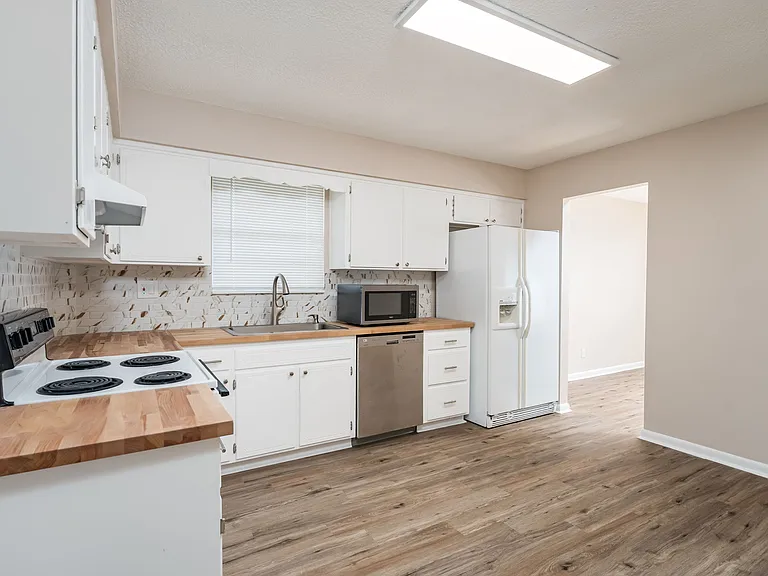 261 Dillon Dr — Photo 16