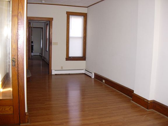 655 Mulberry St. Living Room