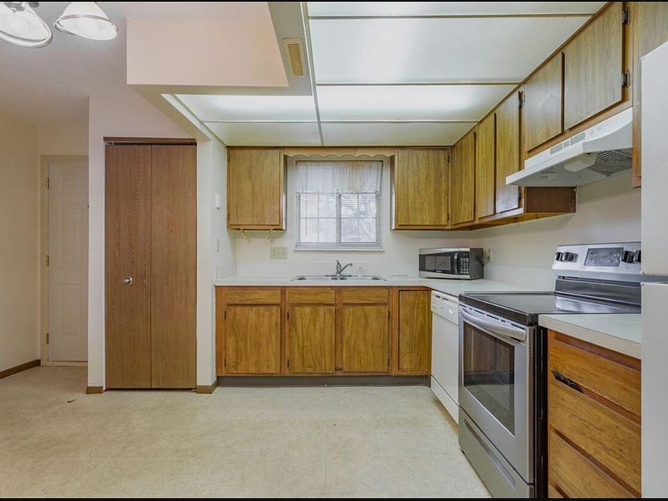 2nd image of 534 Valley Dr #D