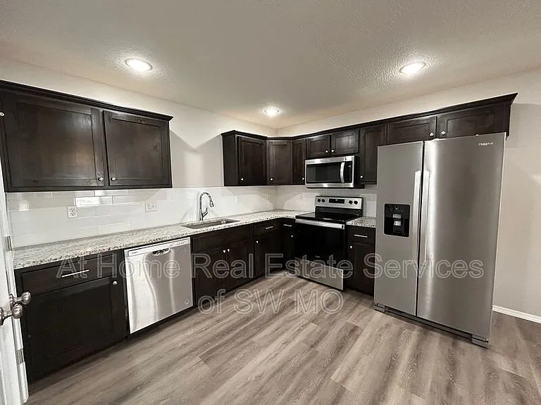 702 E Watermill Cir — Photo 5