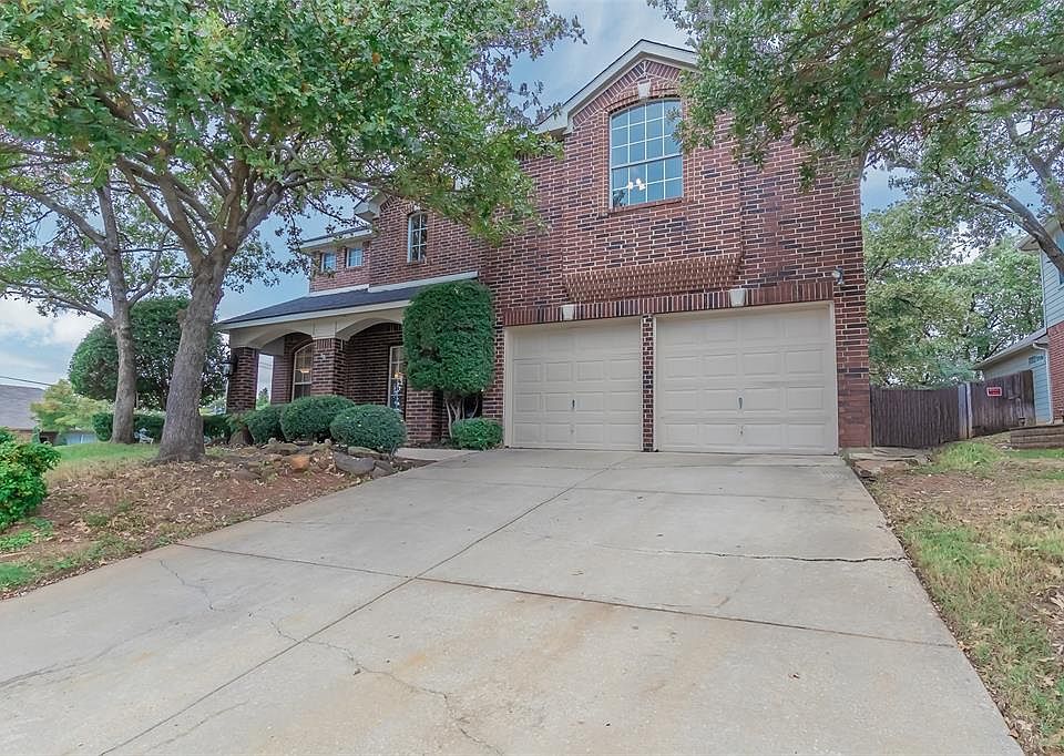 1st image of 2801 Surrey Oaks Ct