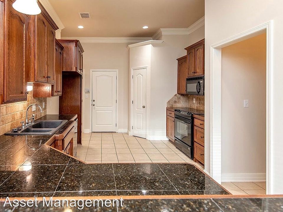 1st image of 4235 Parkridge Dr