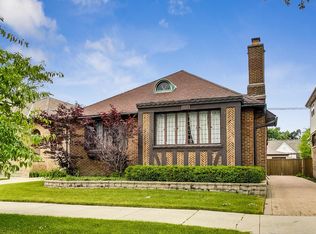 2718 W Farwell Ave, Chicago, IL 60645