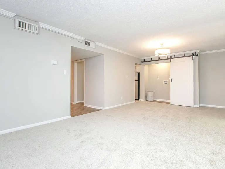 Kingston Pointe Apartments — Photo 12
