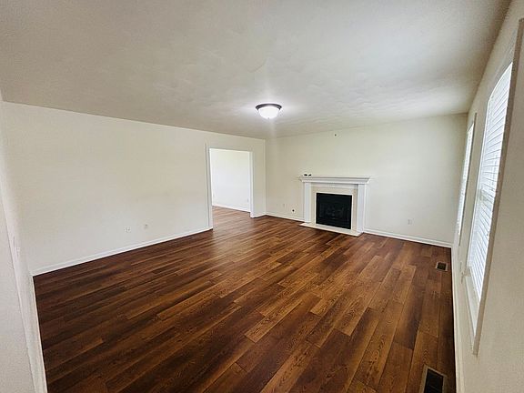 2nd image of 985 New Village Dr NW