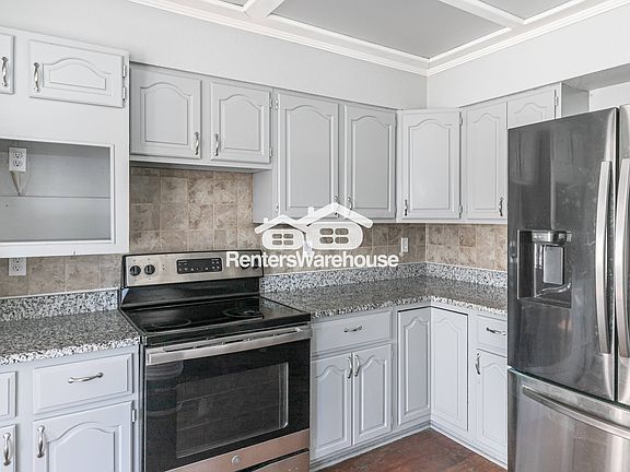 3rd image of 801 S 10th St