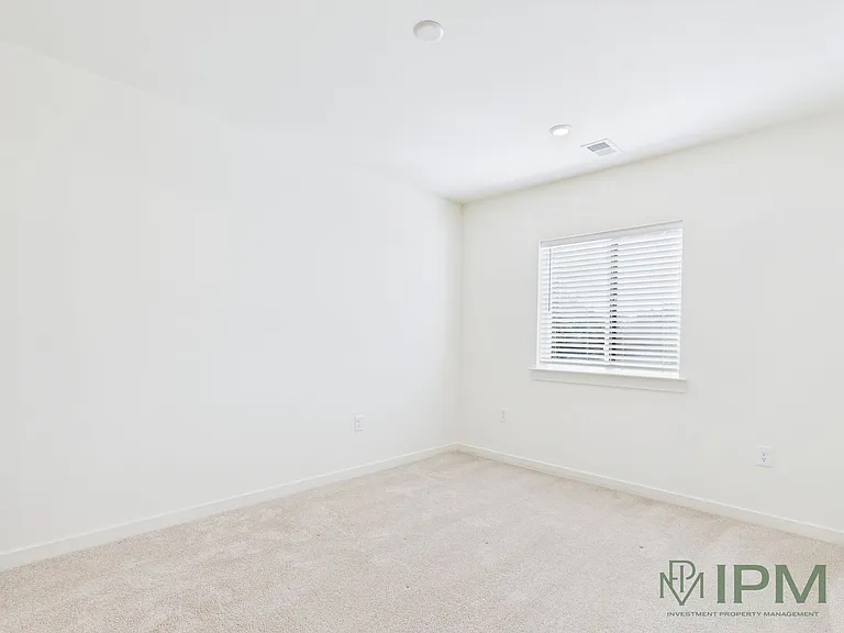 The Flats at Hampden — Photo 37