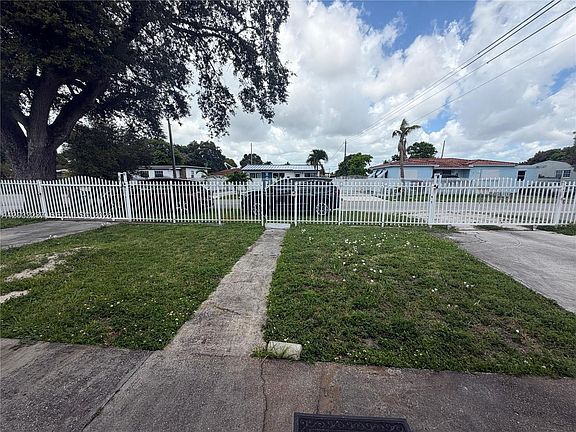 4th image of 10415 NW 30th Ct