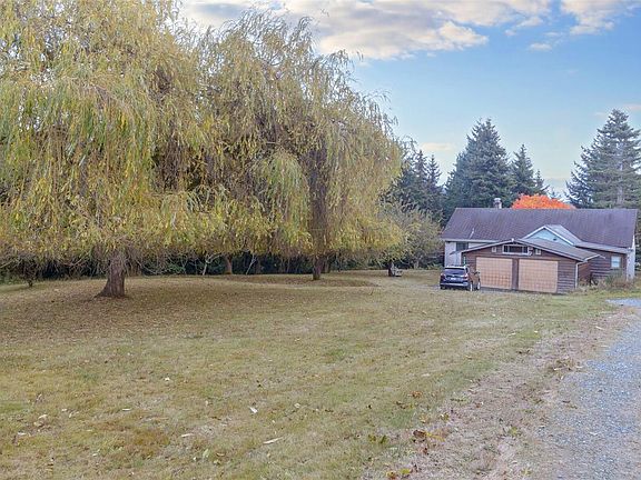 5th image of 6613 Sooke Rd