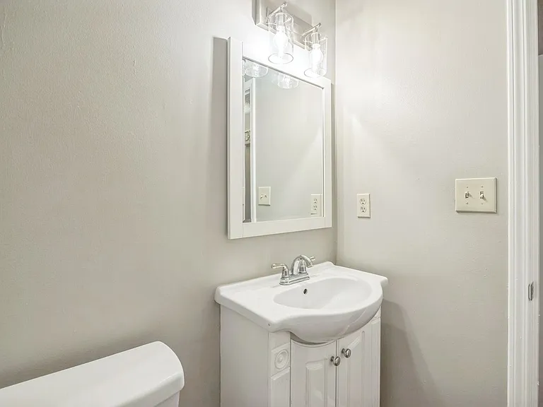 240 Brandenburgh Cir — Photo 24