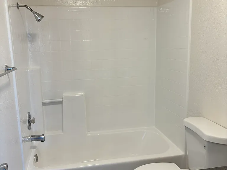 1319 Peckham St #19 — Photo 16