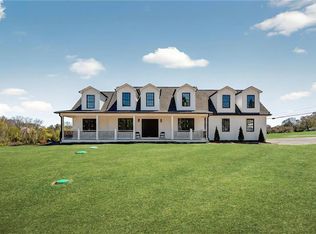 2 Winsor Rd, North Scituate, RI 02857