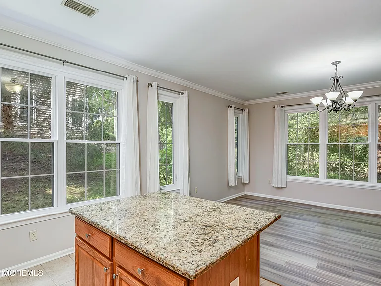 574 Saint Andrews Pl — Photo 11