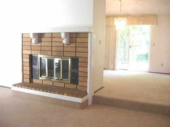 3rd image of 1927 64th Ave NE