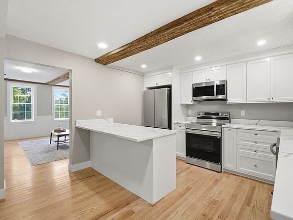 5th image of 164 Main St Unit B