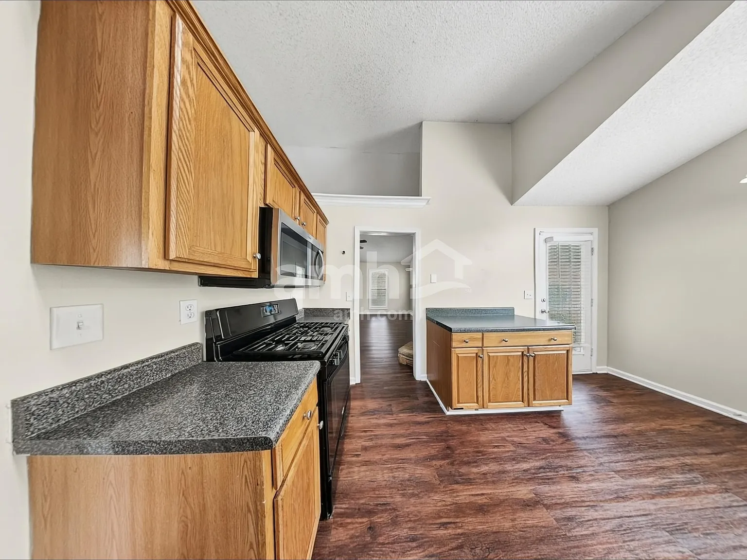 3 bed, 2.0 bath, 1536 sqft, $1,935 — Photo 4