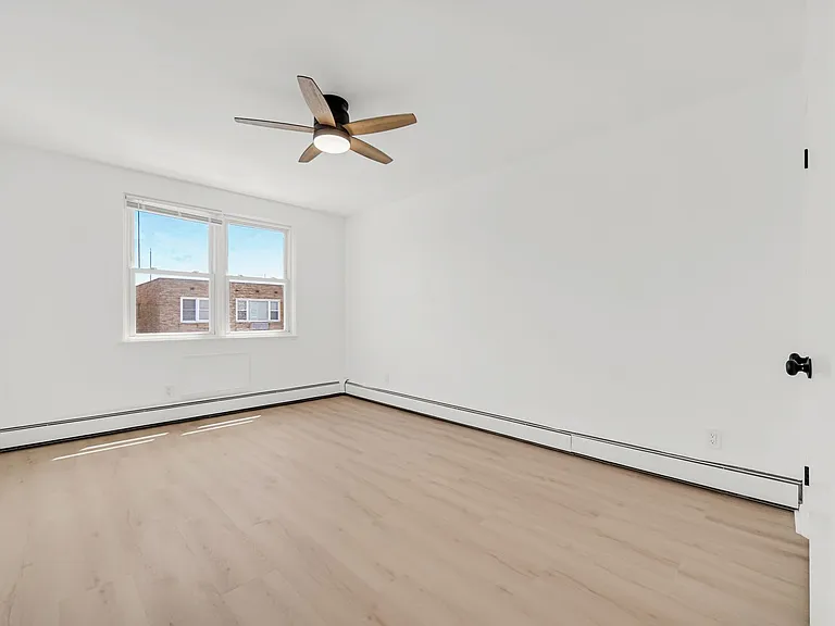 1307 Calumet Ave — Photo 11