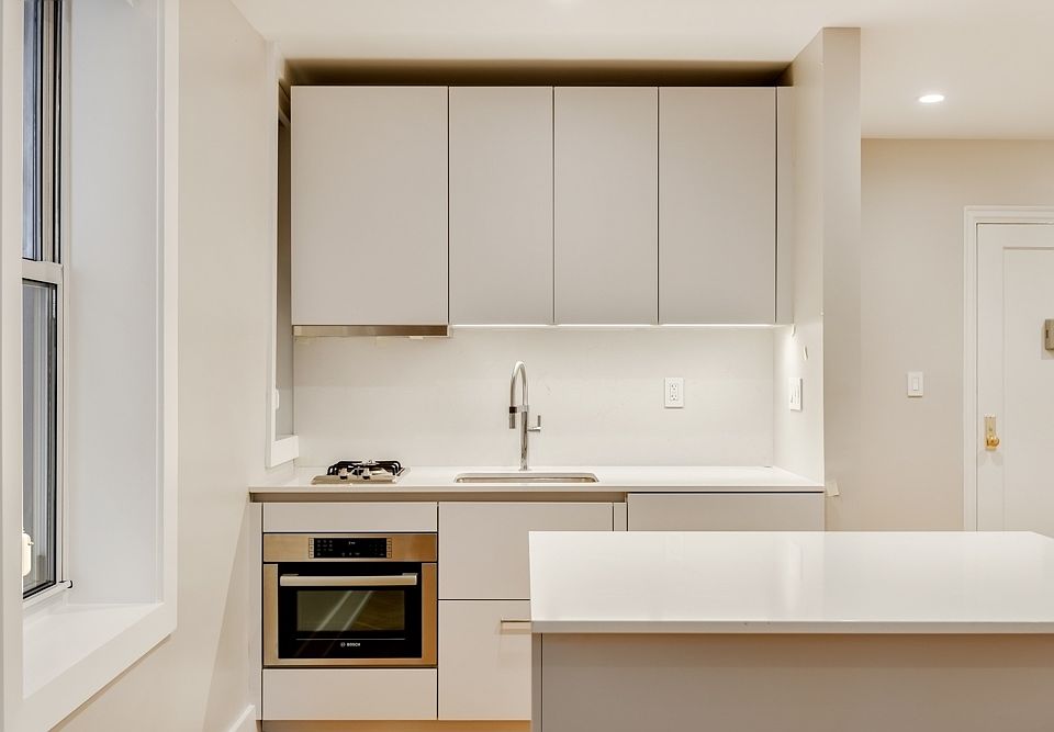 1st image of 225 W 23rd St APT 2R