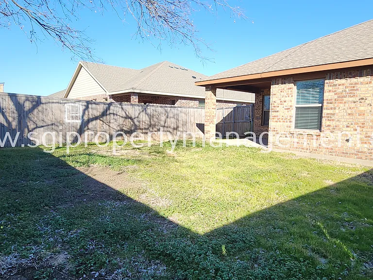 931 Robineta Ln — Photo 16