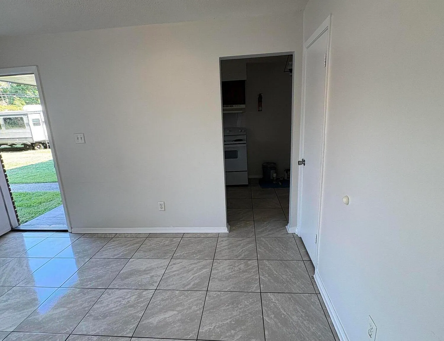 2 bed, 1.0 bath, 706 sqft, $850 — Photo 4