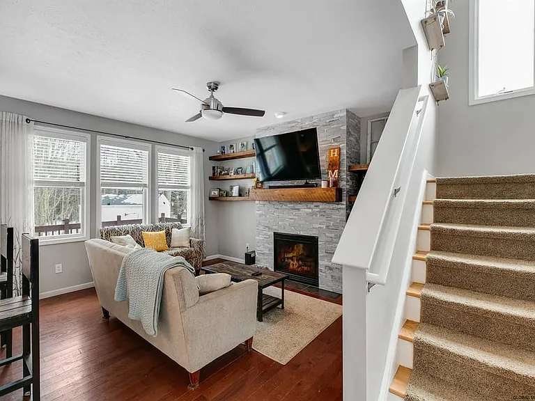 34 Thistle Dr — Photo 4