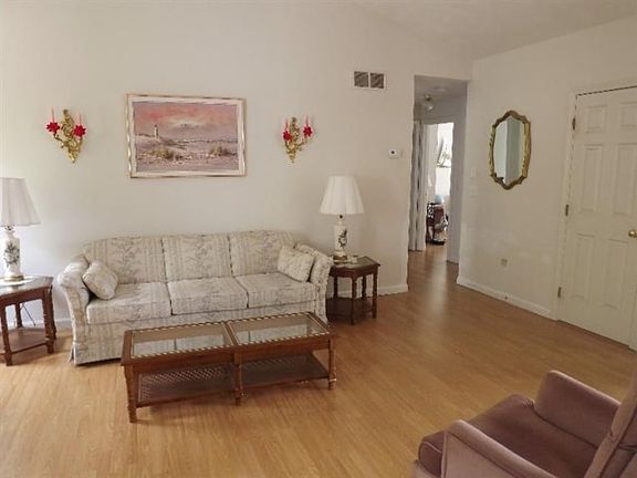 4th image of 353 Lunns Way