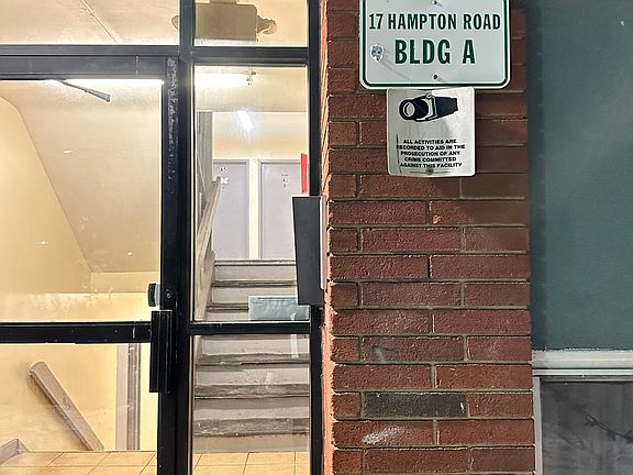 3rd image of 18 Hampton Rd #A10