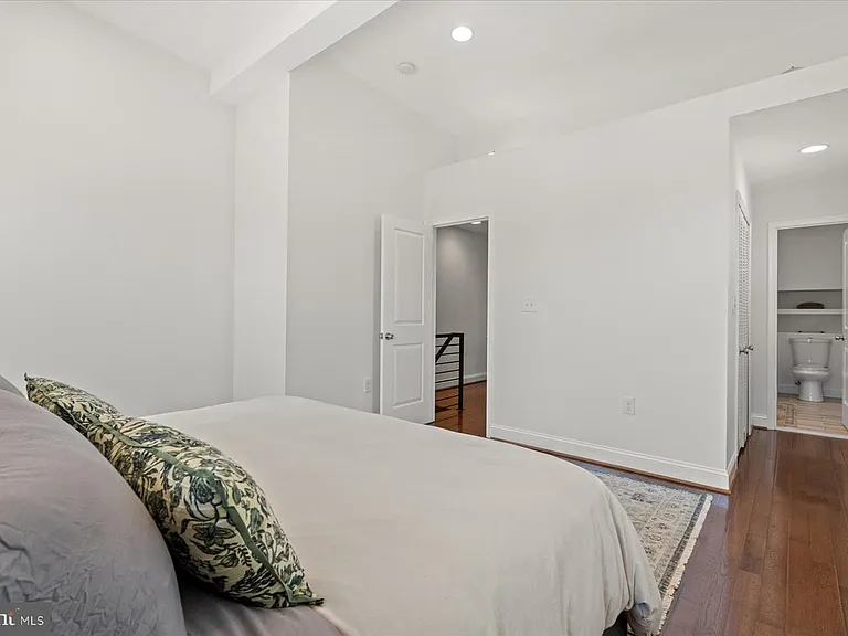 5342 Ames St NE — Photo 5