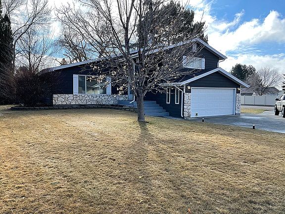 2nd image of 375 Montcliffe Dr
