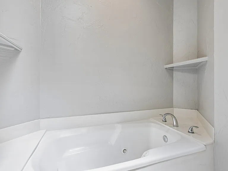 1809 Courtney Ln — Photo 31
