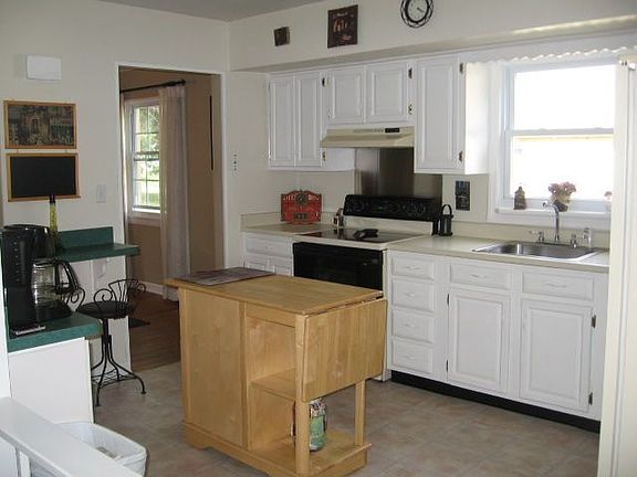 Kitchen-lots of room! view from backdoor