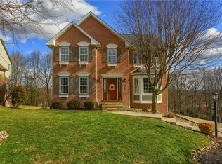 180 Hampshire Dr, Cranberry Township, PA 16066