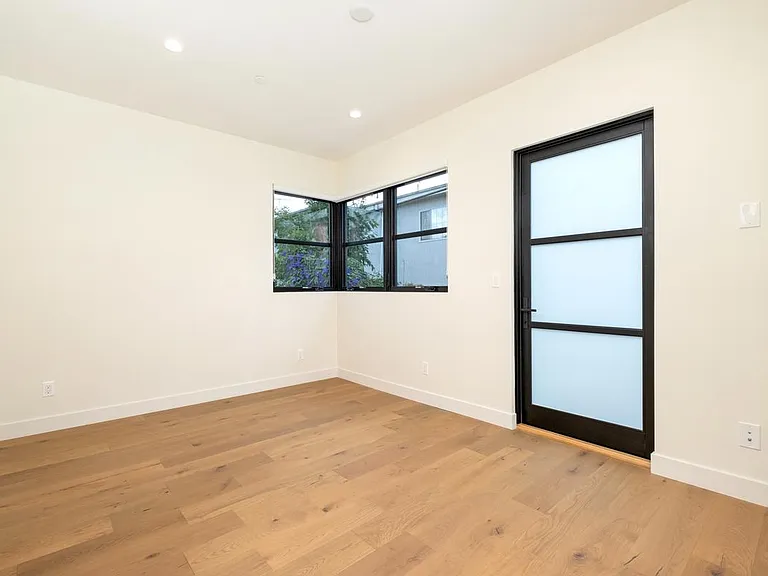 822 S Plymouth Blvd #4 — Photo 17