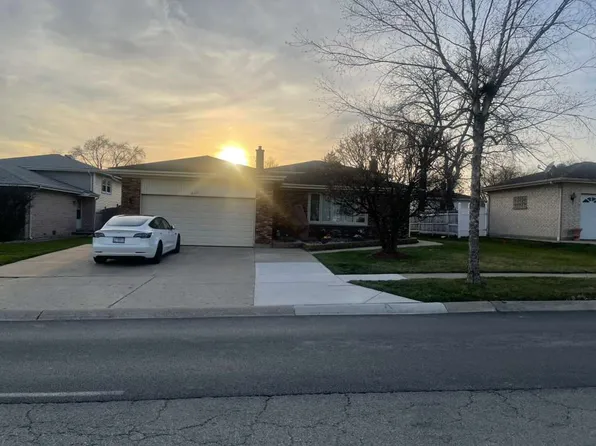 852 Tonne Rd, Elk Grove Village, IL 60007