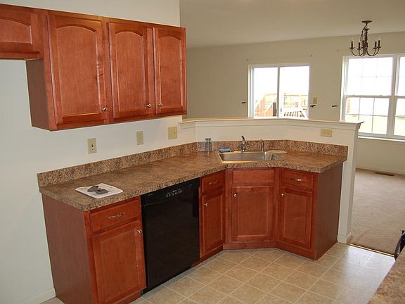 3rd image of 104 Hillcourt Dr