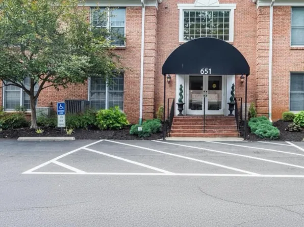 651 Breckenridge Ln APT 110, Louisville, KY 40207