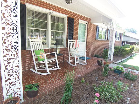 2nd image of 807 Surry Dr