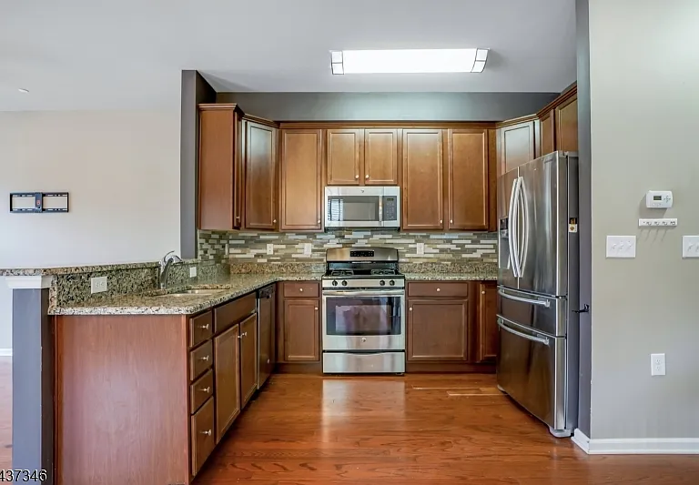512 Waterview Ct — Photo 5