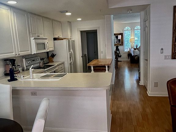 5th image of 114 Merrimack Way