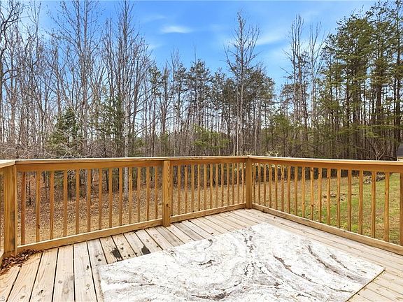 4th image of 670 Foxwood Rd