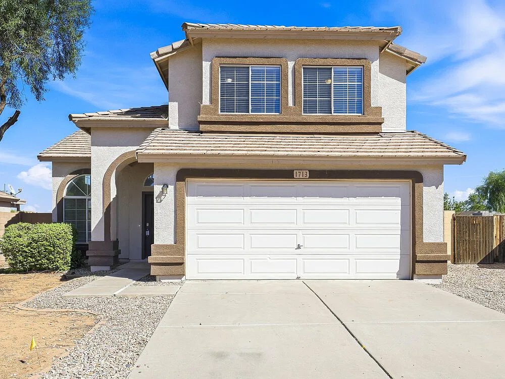 3 bed, 2.5 bath, 2061 sqft, $2,340 — Photo 1