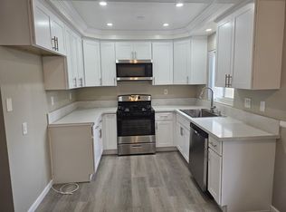 211 16th Pl APT 3, Costa Mesa, CA 92627