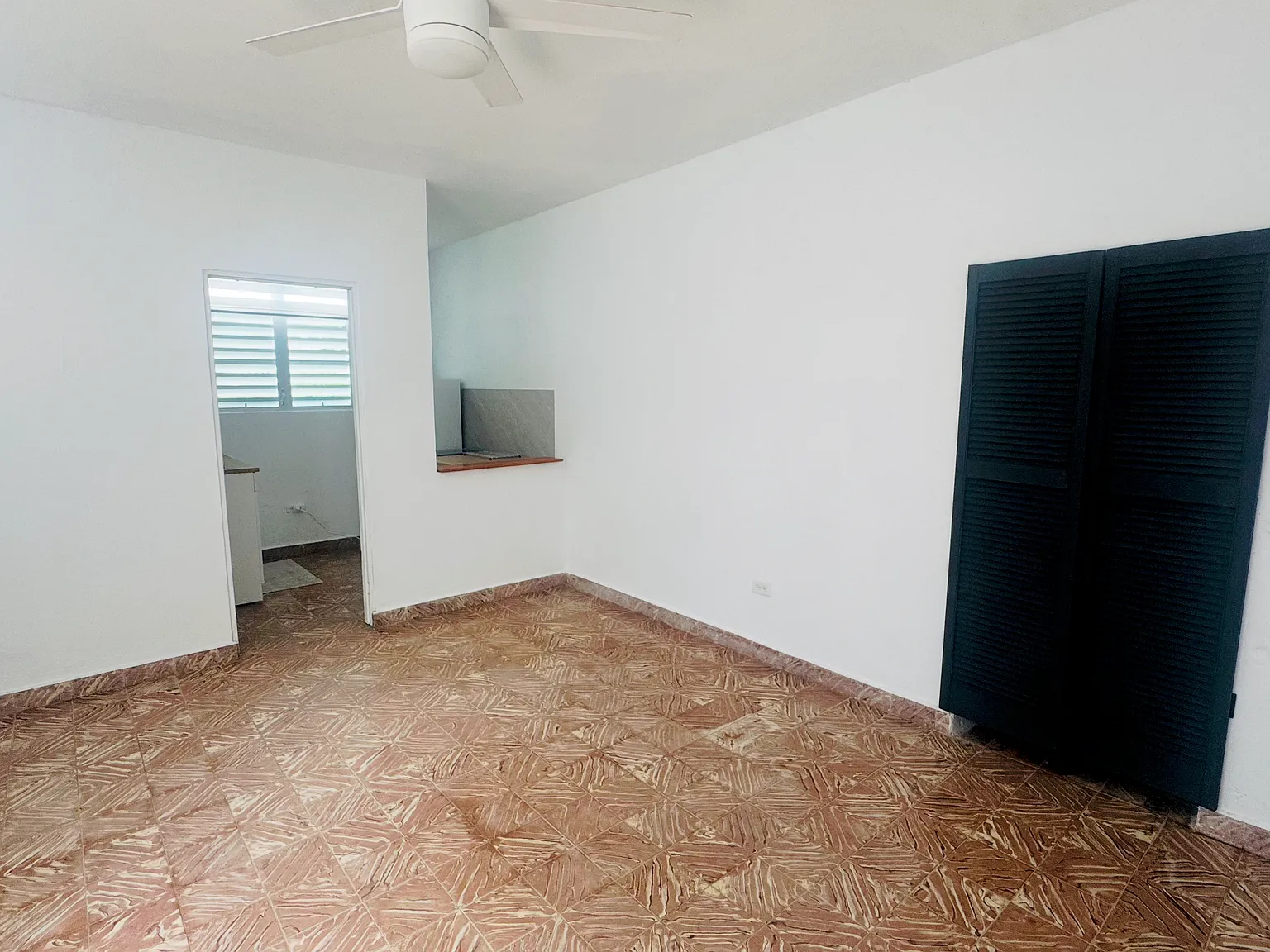 1 bed, 300 sqft, $900 — Photo 4