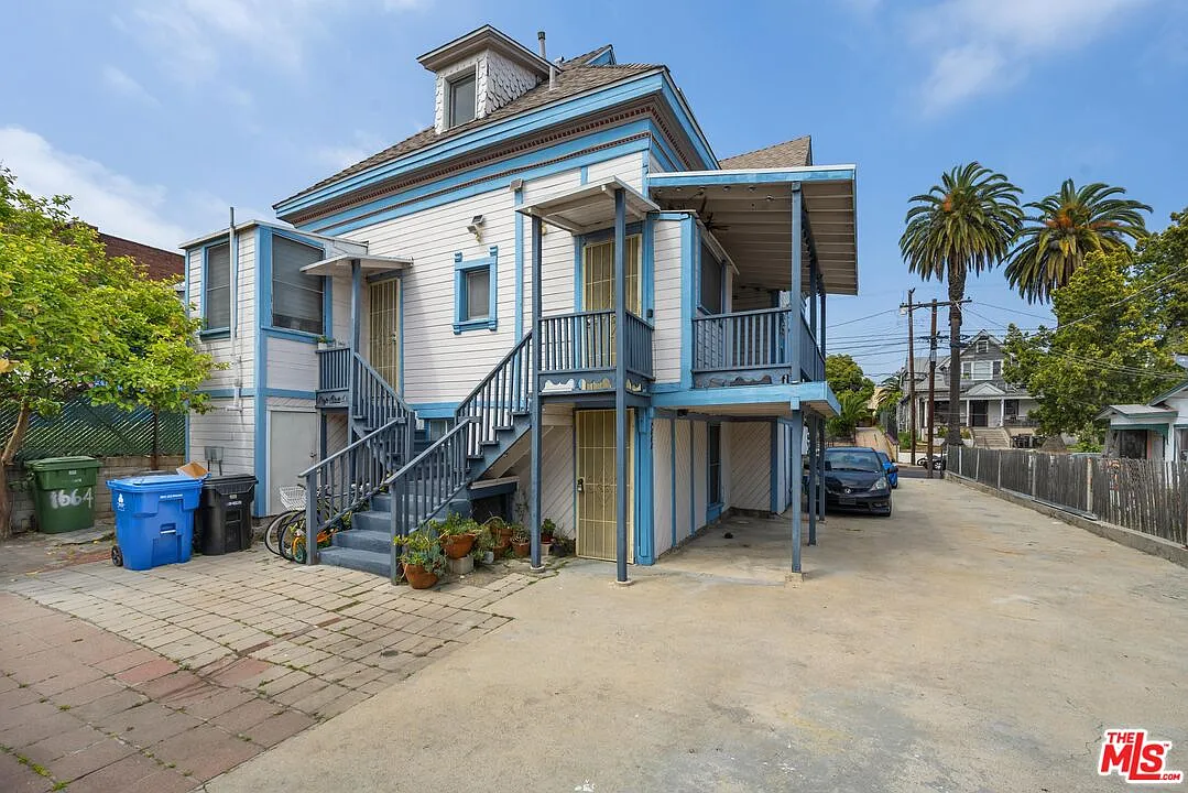 Building Photo - 1664 W 12th St #3/4
