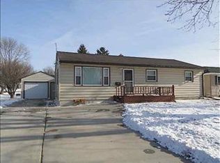 405 S 1st St, Marshall, MN 56258