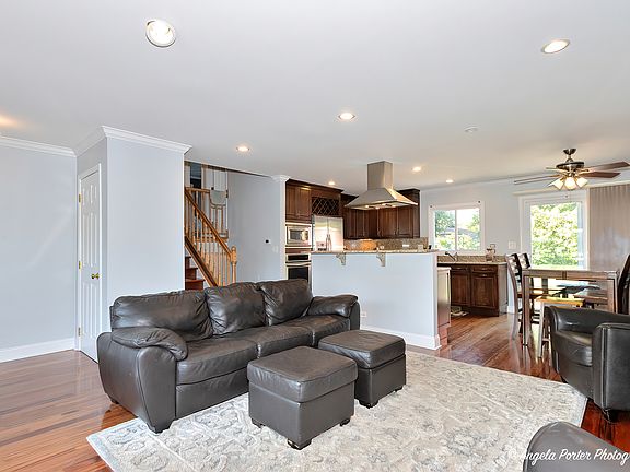 2nd image of 233 W Tanglewood Dr