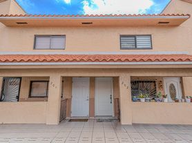 7690 W 29th Way, Hialeah, FL