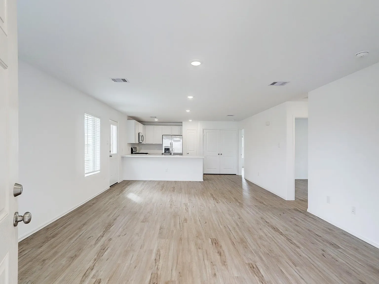 3 bed, 2.0 bath, 1311 sqft, $1,950 — Photo 3