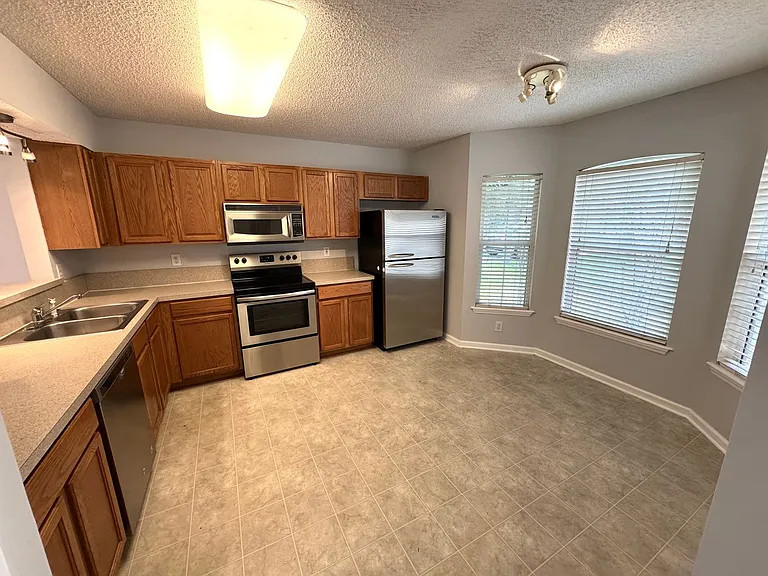 696 Hampton Downs Ct — Photo 6